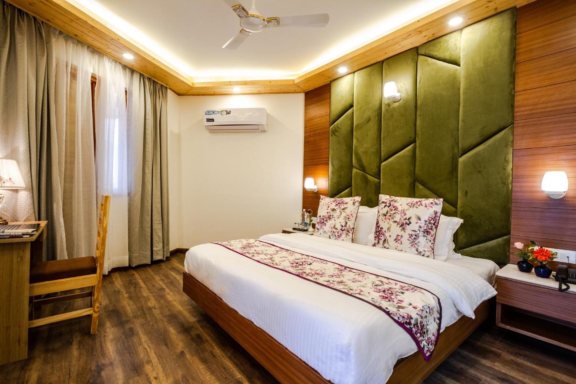 Anand Vardhan Resorts Manāli Kamer foto