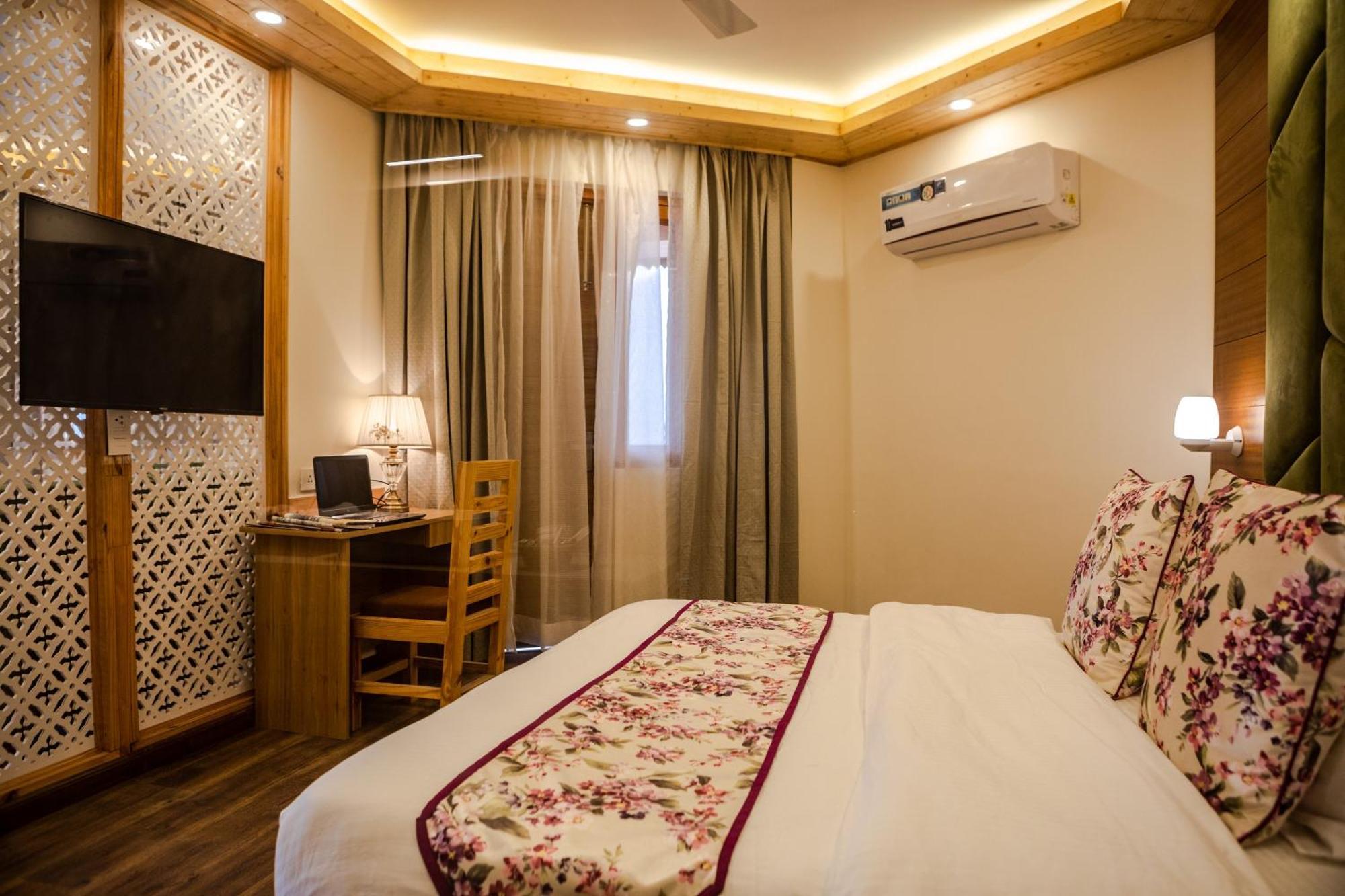 Anand Vardhan Resorts Manāli Kamer foto